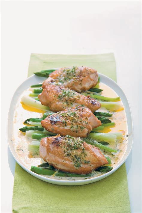 blue-cheese-chicken-and-asparagus-gratin-food image
