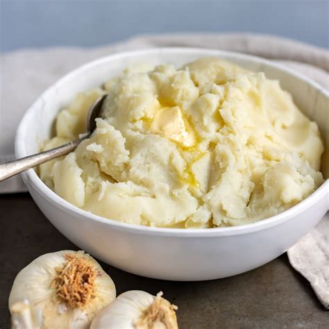 easy-roasted-garlic-mashed-potatoes-veggie-desserts image