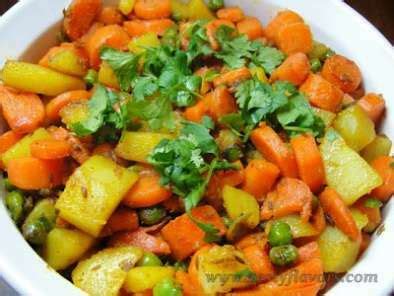 dry-curry-of-potatoes-carrots-and-peas-recipe-petitchef image