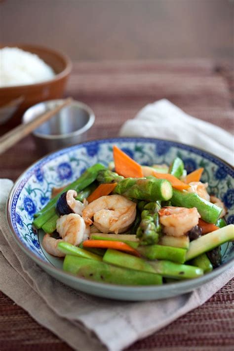 stir-fry-asparagus-with-shrimp-rasa-malaysia image