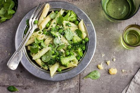 broccoli-pasta-recipe-quick-easy-and-cheesy-pasta image