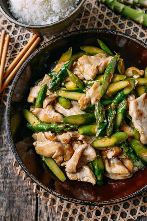 chicken-asparagus-stir-fry-quick-easy image