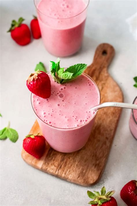 strawberry-banana-smoothie-fit-foodie-finds image