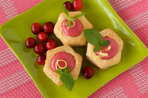 cranberry-lemon-curd-massachusetts-cranberries image
