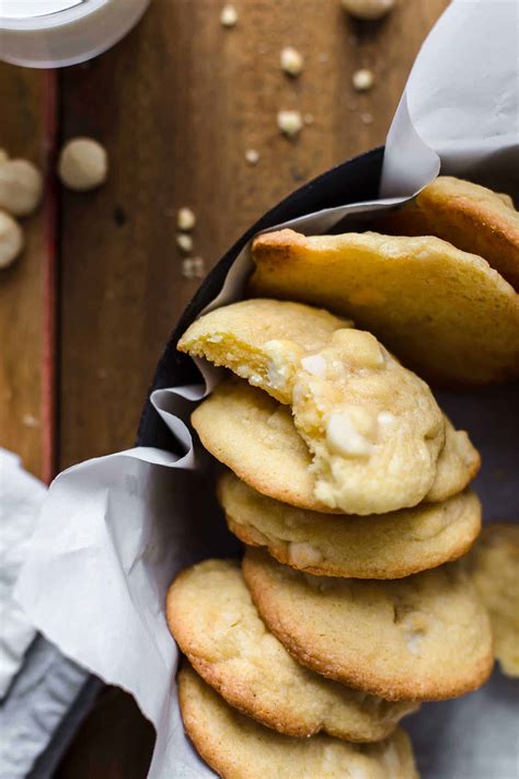 white-chocolate-chip-cookies-with-macadamia-also image