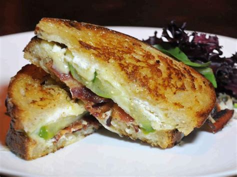 grilled-brie-and-goat-cheese-with-bacon-and-green-tomato image