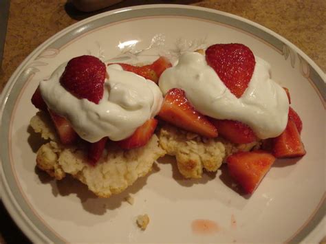 strawberry-shortcake-with-lemon-biscuits-the image