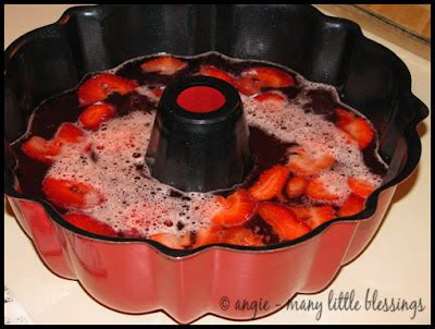 easy-beautiful-and-tasty-ice-ring-for-the-punch-bowl image