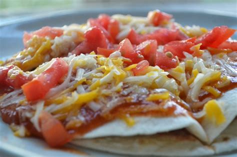 copycat-taco-bell-mexican-pizza-recipe-mashedcom image