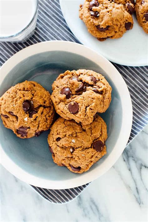 25-irresistible-vegan-christmas-cookies-gathering image