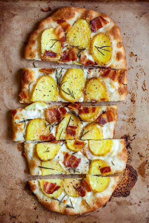 potato-bacon-pizza-leites-culinaria image
