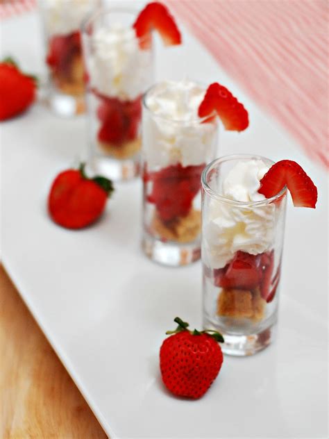 strawberry-shortcake-dessert-shooters-sundaysupper image
