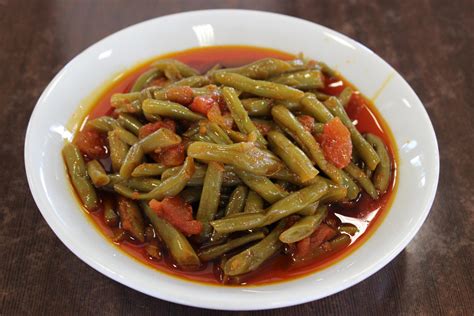 braised-green-beans-turkish-foodie image
