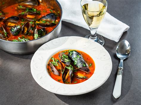 mussel-soup-with-white-wine-so-delicious image