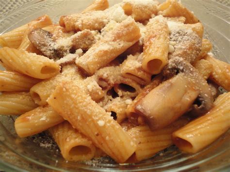 easy-italian-red-sauce-with-mushrooms-recipe-we image