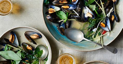 mussels-with-lemongrass-and-ginger-house-garden image