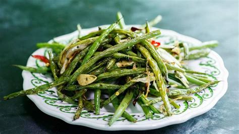 spicy-herb-roasted-haricots-verts-recipe-rachael image