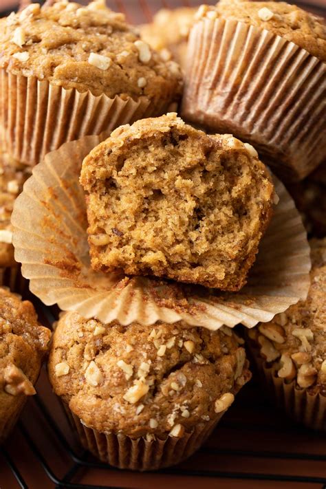 pumpkin-spice-banana-nut-muffins-peas-and-crayons image
