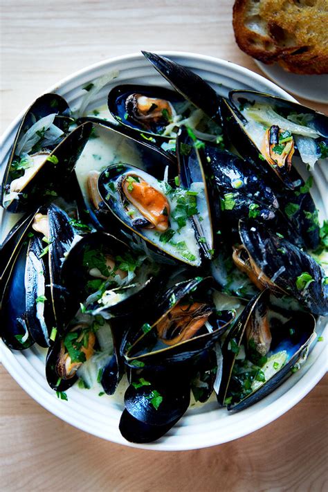 balthazars-simple-moules-marinire-mussels image