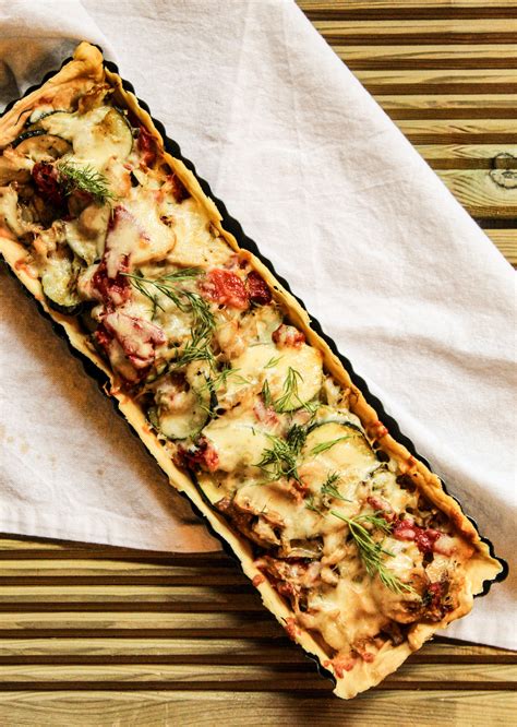 vegetable-pizza-tart-foodzesty image