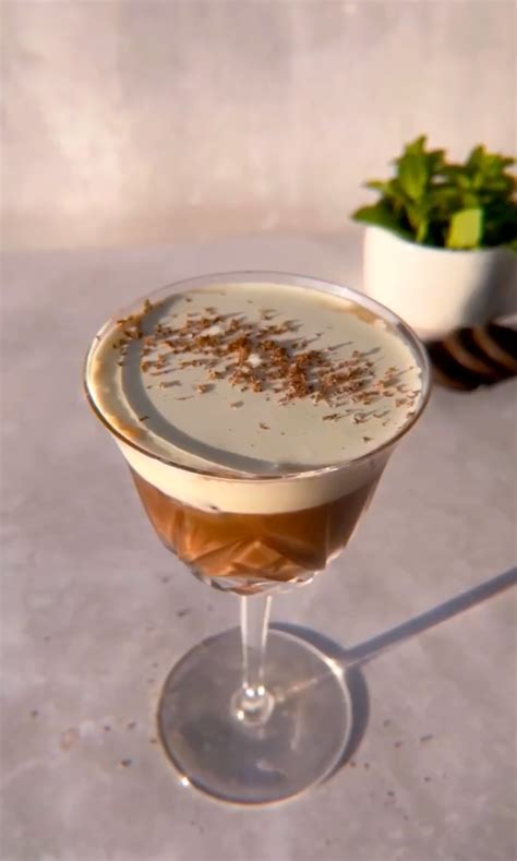 thin-mint-girl-scout-cookie-cocktail-join-jules image