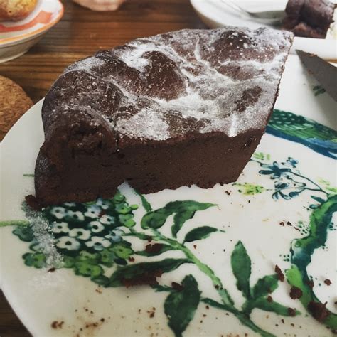 recipe-wolfgang-pucks-flourless-chocolate-cake image