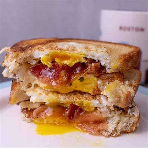 oven-baked-sunny-side-up-egg-in-a-hole-sandwiches image