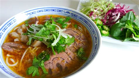 hue-style-spicy-beef-noodle-soup-bn-b-huế image