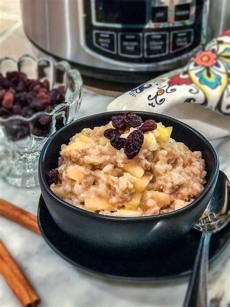 easy-rice-cooker-oatmeal-with-apples-and-cinnamon image