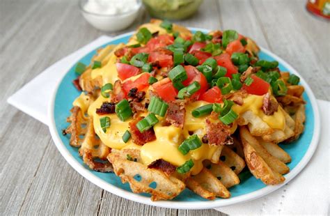 easy-irish-nachos-recipe-with-waffle-fries-growing image