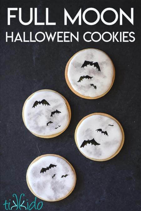 full-moon-and-bat-silhouette-cookie-tutorial image