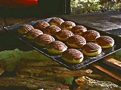mexican-conchas-recipe-vanillaqueen image