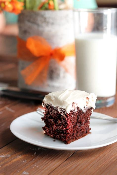 easy-chocolate-cake-recipe-with-vanilla-buttercream image