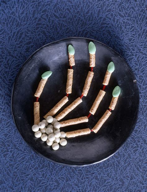 14-easy-appetizers-that-will-be-a-hit-at-your-halloween image