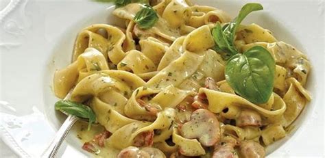 quick-and-creamy-bacon-and-mushroom-pasta image