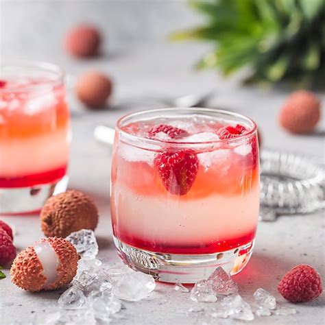 drinks-cocktails-with-lychee-liqueur-absolut-drinks image