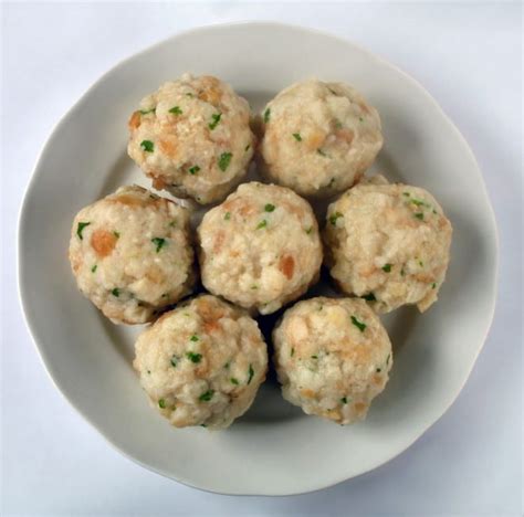 canederli-tyrolean-bread-dumplings-memorie-di image