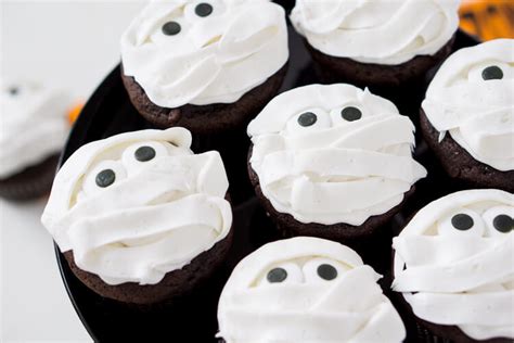 mummy-halloween-cupcakes-recipe-sugar-soul image