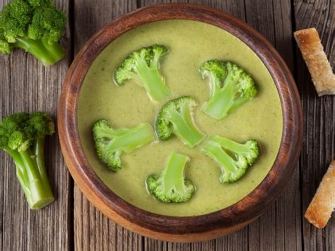 quick-and-easy-cream-of-broccoli-soup image