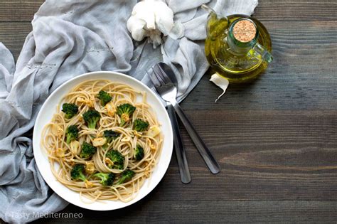 spaghetti-aglio-e-olio-with-broccoli-tasty-mediterraneo image
