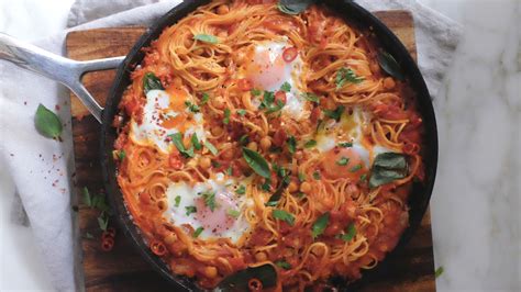 shakshuka-spaghetti-with-chickpeas-recipe-the image
