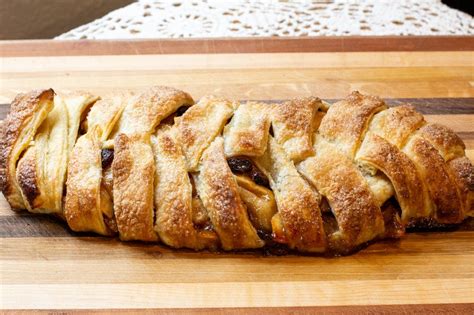 apple-strudel-puff-pastry-braid-dimitras-dishes image