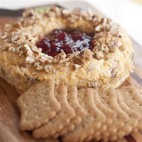 cheddar-pecan-cheese-ring-with-strawberry-preserves image