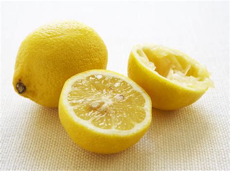 veal-scaloppine-with-lemon-cookstrcom image