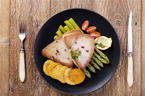 how-to-grill-fresh-tuna-on-a-gas-grill-livestrong image