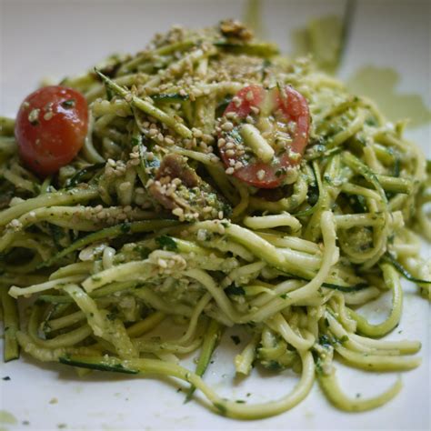 raw-zucchini-pesto-pasta-bigoven image
