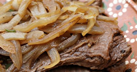 bistec-encebollado-mexican-style-steak-and-onions image