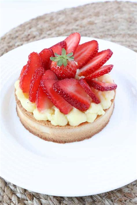 cutest-mini-strawberry-pies-bon-appteat-desserts image