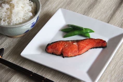 miso-grilled-salmon-recipe-japanese-cooking-101 image
