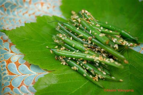 green-beans-with-sesame-seeds-and-soy-sauce-the image